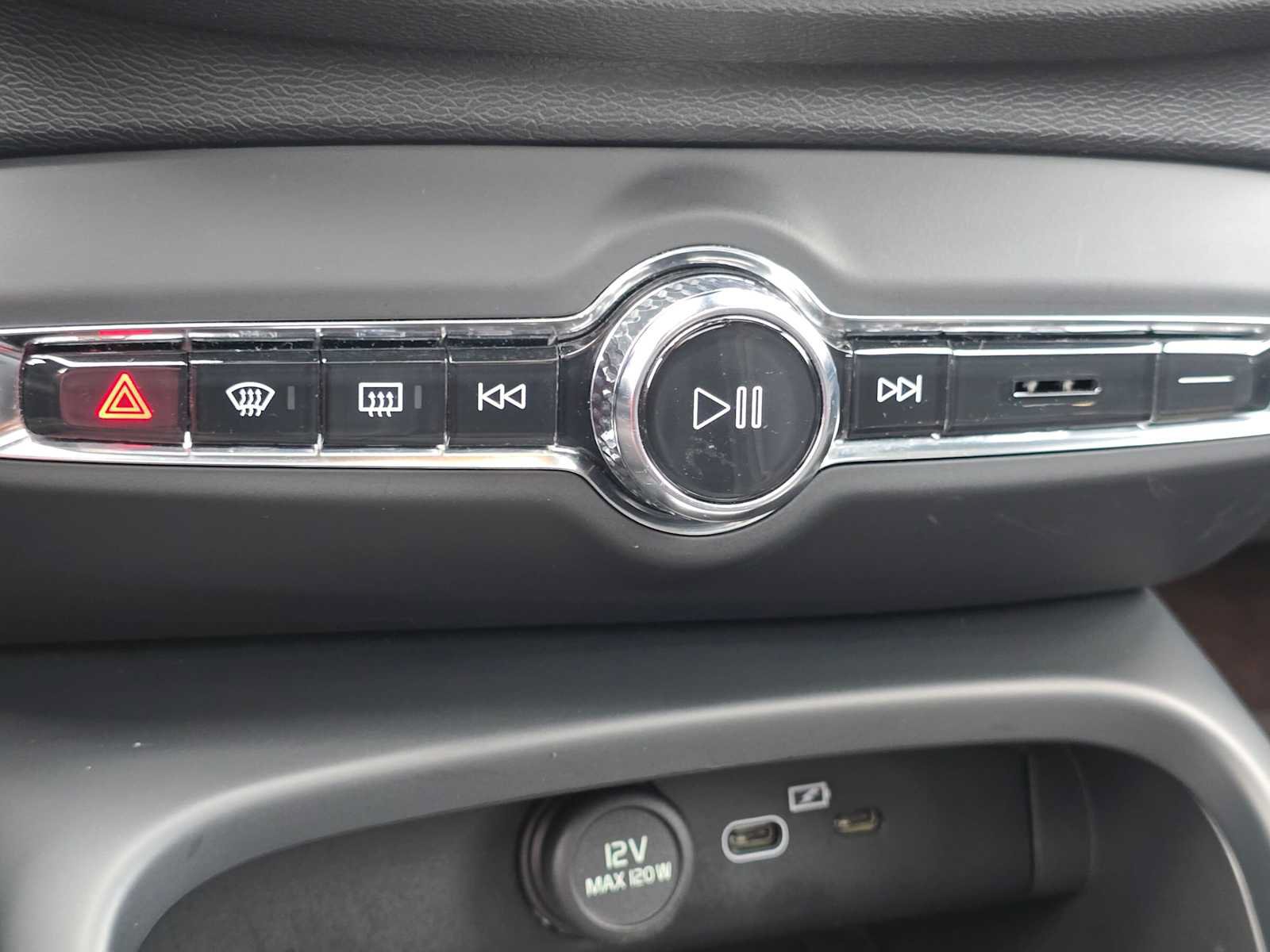 Certified 2023 Volvo XC40 Recharge Ultimate w/ Protection Package Premier AWD/4WD image 30