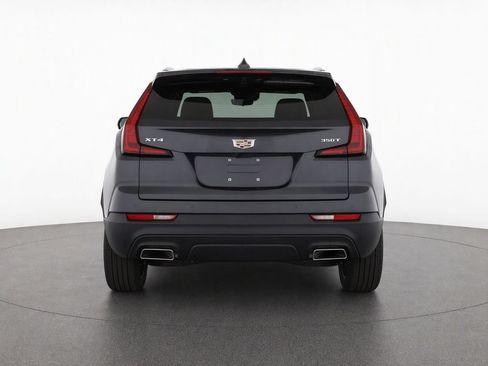 Used 2023 Cadillac XT4 Luxury w/ Cold Weather Package FWD image 7