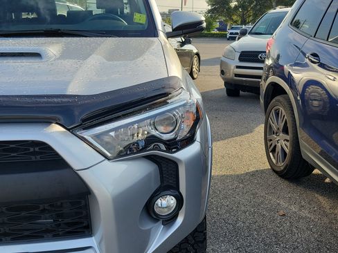 Used 2020 Toyota 4Runner TRD Off-Road Premium w/ Moonroof Package AWD/4WD image 3