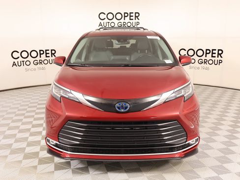 Used 2022 Toyota Sienna XLE FWD image 9