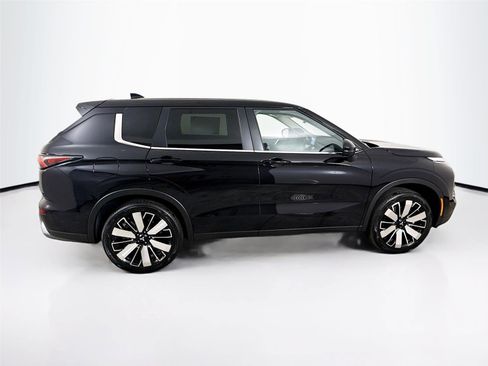 New 2026 Mitsubishi Outlander SE image 8
