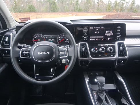 Certified 2023 Kia Sorento LX AWD/4WD image 19