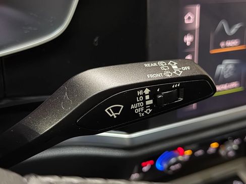 Used 2020 Audi Q3 2.0T Premium image 34