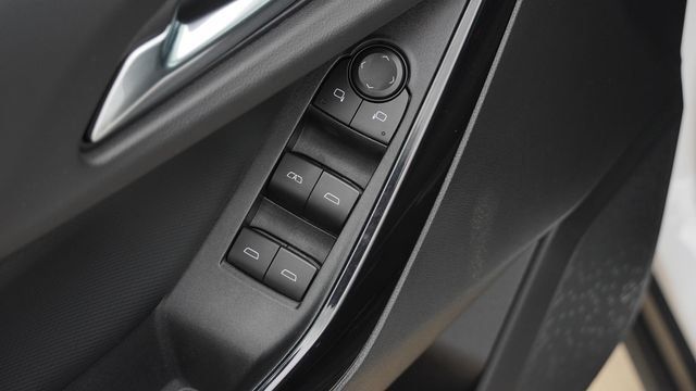 Used 2026 Chevrolet Equinox LT FWD image 21