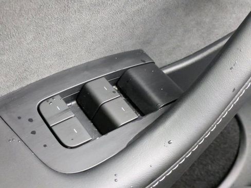 Used 2024 Tesla Model Y Performance image 19