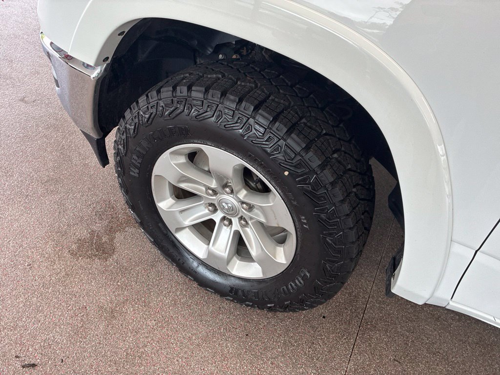 Used 2022 RAM 1500 Laramie w/ Off Road Group AWD/4WD image 10