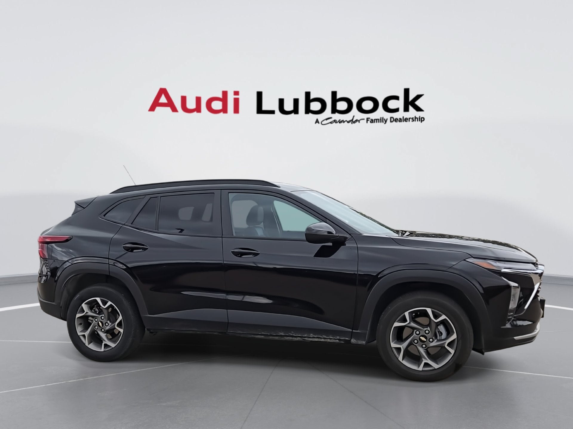 Used 2025 Chevrolet Trax LT FWD image 9