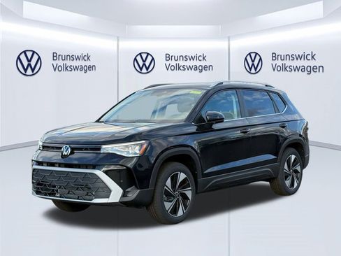 New 2026 Volkswagen Taos SE AWD/4WD image 1