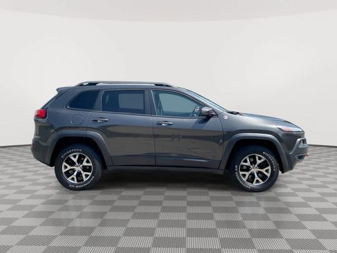 Used 2014 Jeep Cherokee Trailhawk w/ Technology Group AWD/4WD image 9