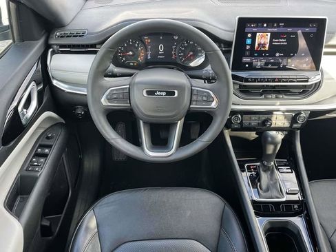 Used 2023 Jeep Compass Limited image 17