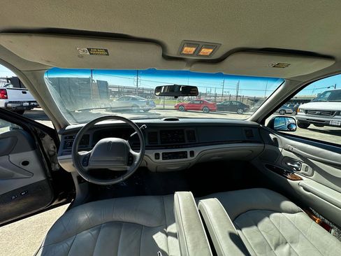 Used 1997 Lincoln Town Car Executive image 36