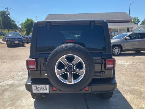 Used 2020 Jeep Wrangler Unlimited Sahara AWD/4WD image 4
