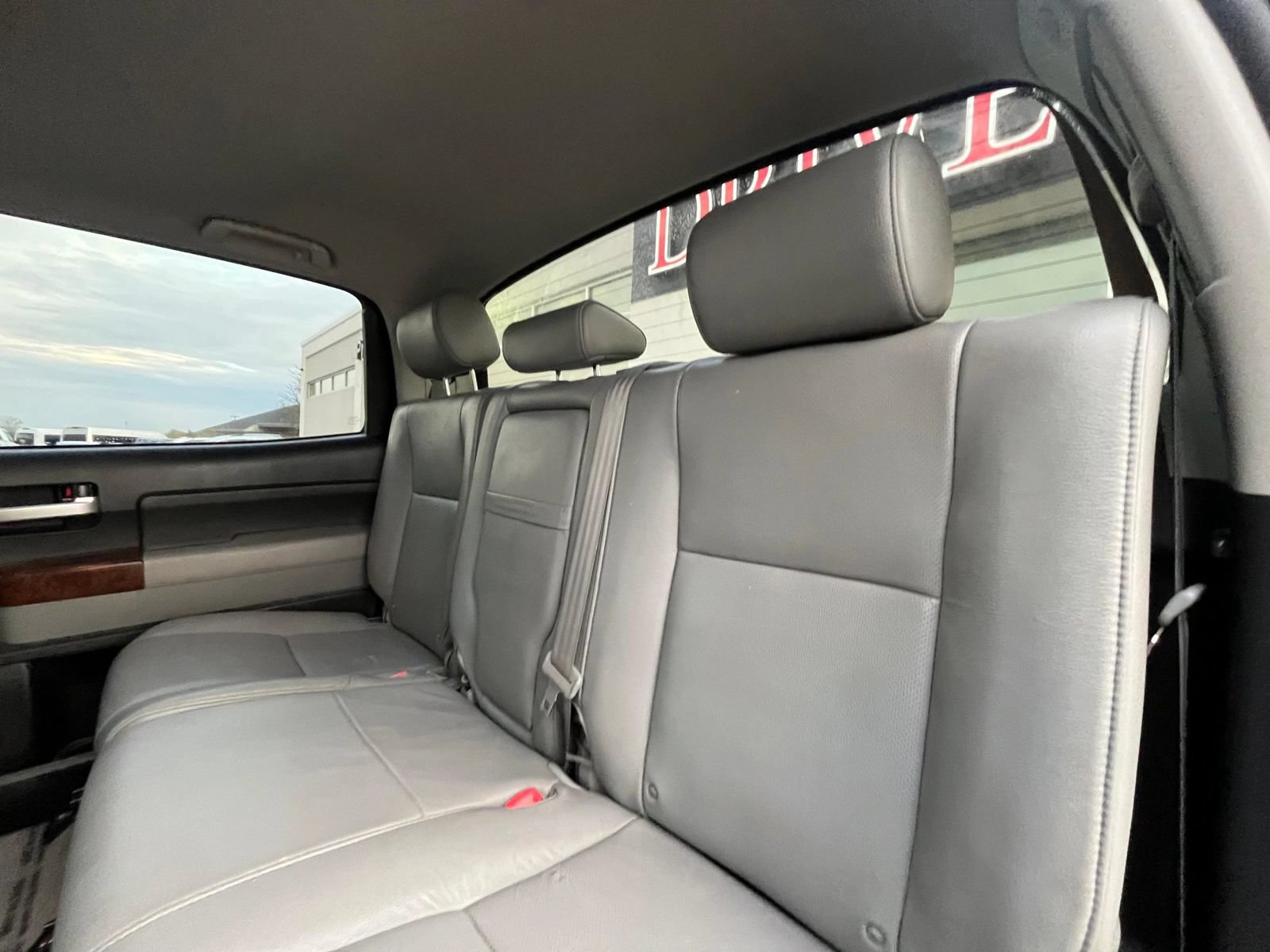 Used 2010 Toyota Tundra Limited w/ Platinum Pkg AWD/4WD image 30