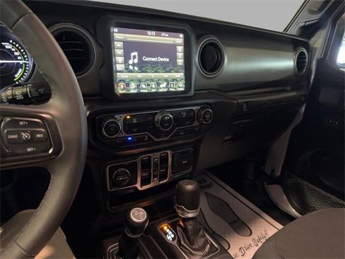 Used 2023 Jeep Wrangler Unlimited w/ Sun & Screen Package image 17