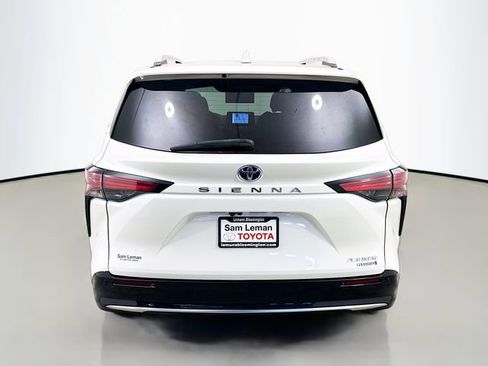 Used 2021 Toyota Sienna Platinum image 6