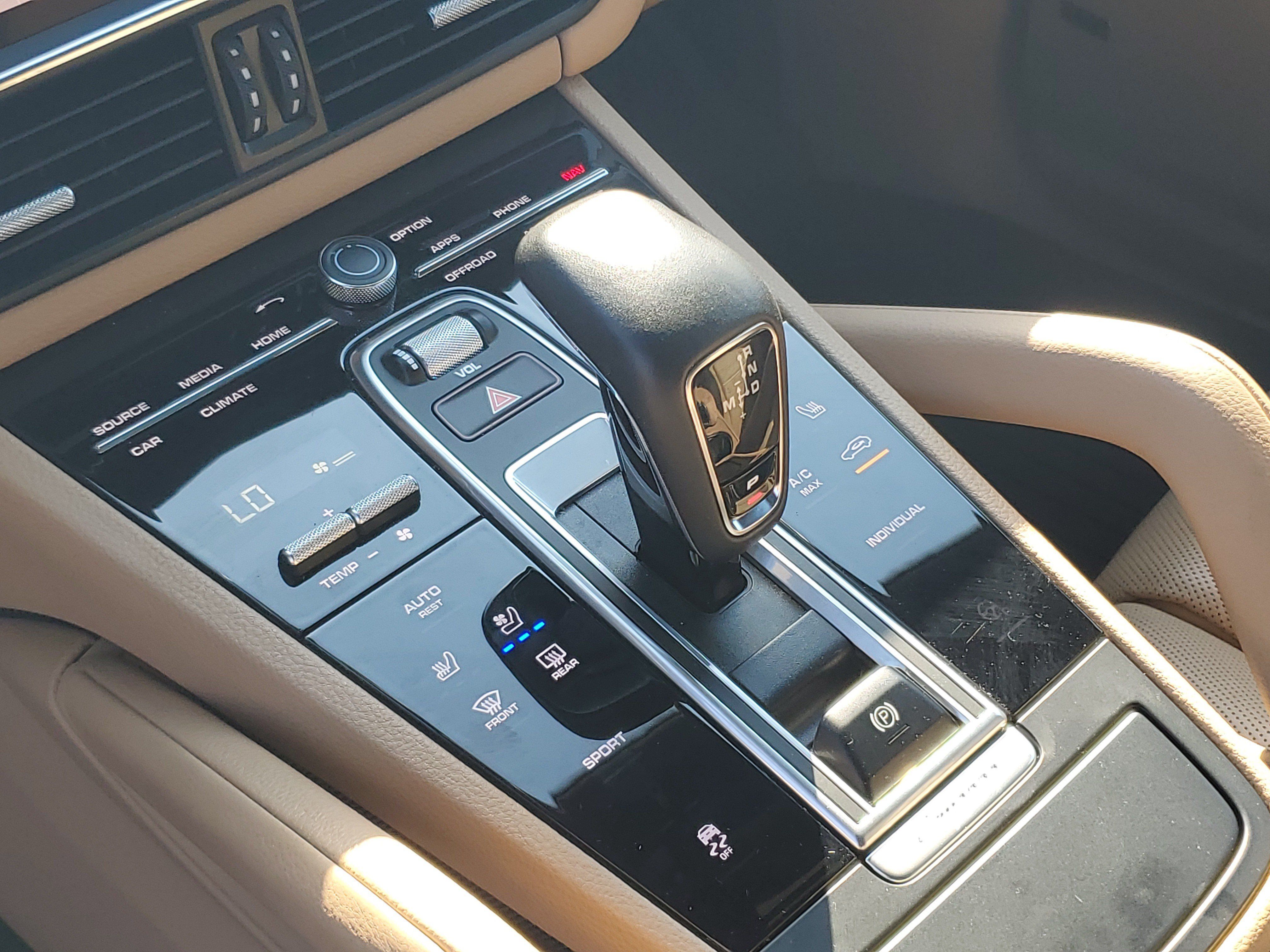 Used 2023 Porsche Cayenne Platinum Edition AWD/4WD image 26