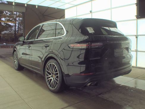Used 2019 Porsche Cayenne S w/ Premium Plus Package image 4