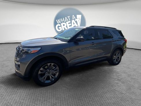 Used 2022 Ford Explorer XLT w/ Equipment Group 202A AWD/4WD image 8