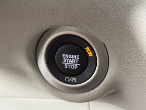 Used 2023 Chrysler Pacifica Touring-L FWD image 30