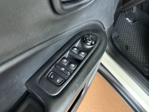 Used 2018 Jeep Compass Latitude w/ Popular Equipment Group AWD/4WD image 16