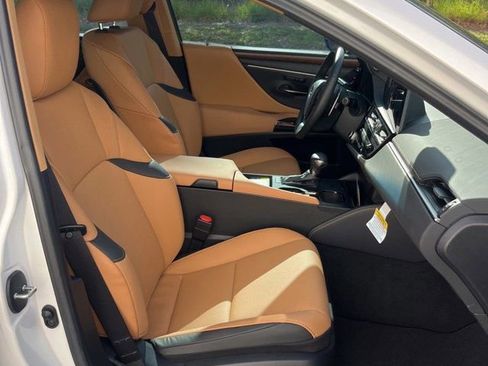 Used 2025 Lexus ES 350 w/ Premium Package FWD image 3