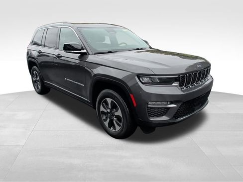 Used 2022 Jeep Grand Cherokee Limited 4xe image 9