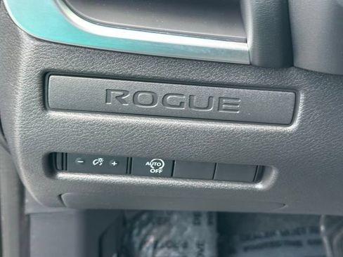 Used 2023 Nissan Rogue S AWD/4WD image 19