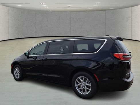 New 2025 Chrysler Pacifica Select image 7