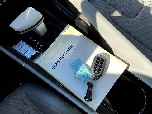 Used 2023 Hyundai Elantra Limited w/ Cargo Package image 13