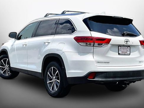 Used 2019 Toyota Highlander XLE AWD/4WD image 4