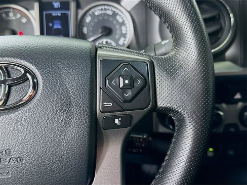 Used 2016 Toyota Tacoma Limited image 22