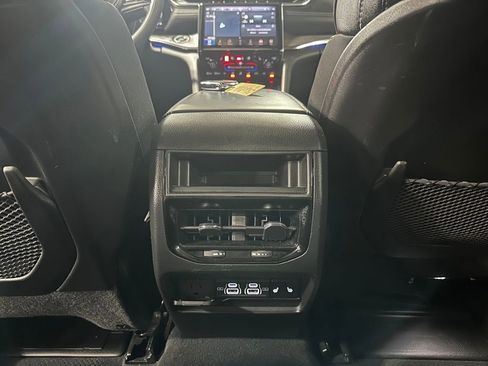 Used 2024 Jeep Grand Cherokee Overland image 24