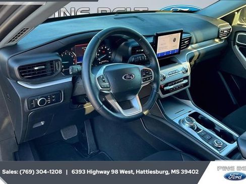 Used 2023 Ford Explorer XLT image 12