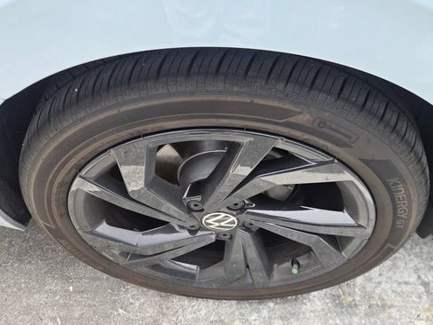 Certified 2025 Volkswagen Jetta SE FWD image 9