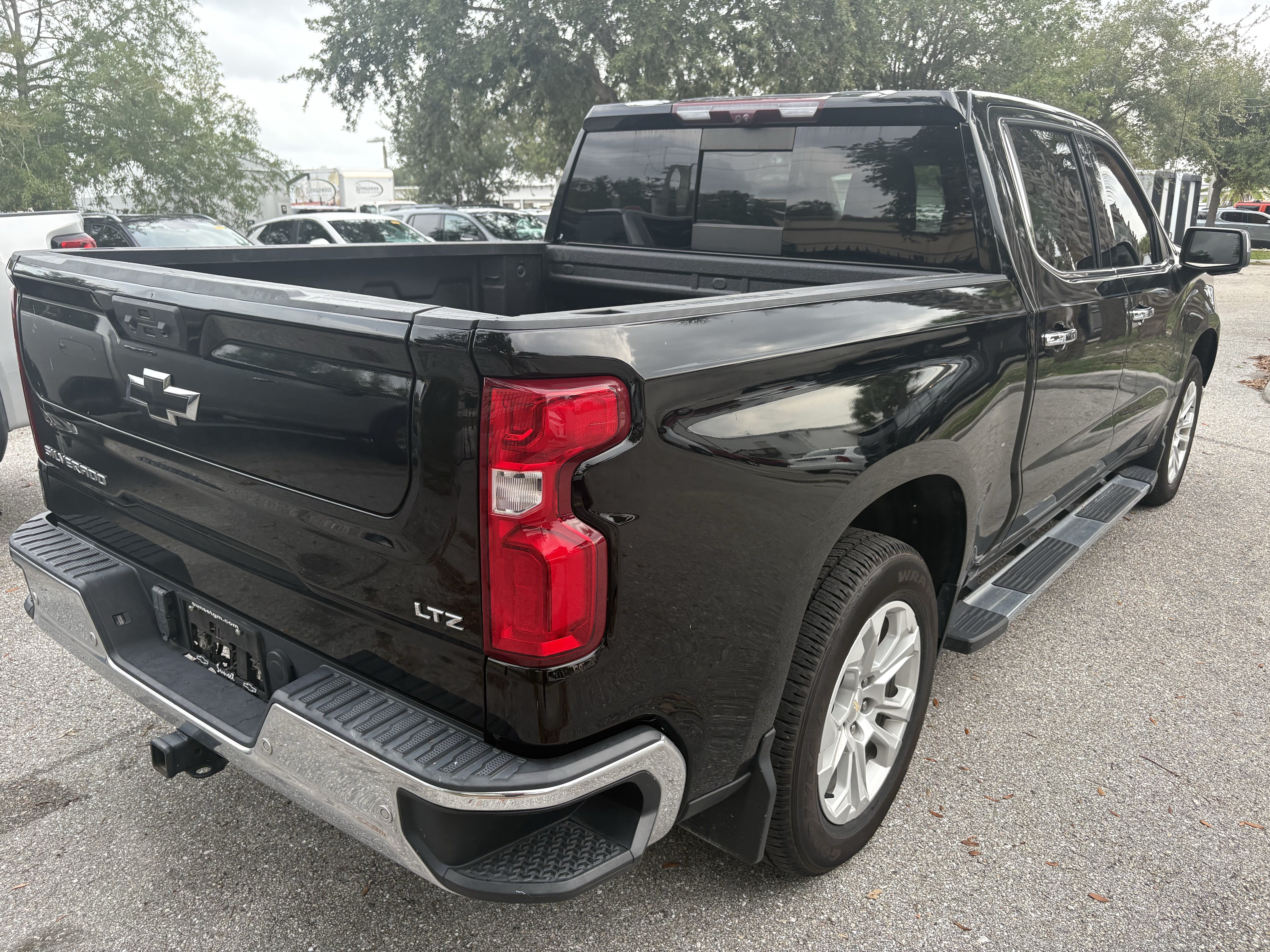 Used 2022 Chevrolet Silverado 1500 LTZ w/ LTZ Premium Package RWD image 7