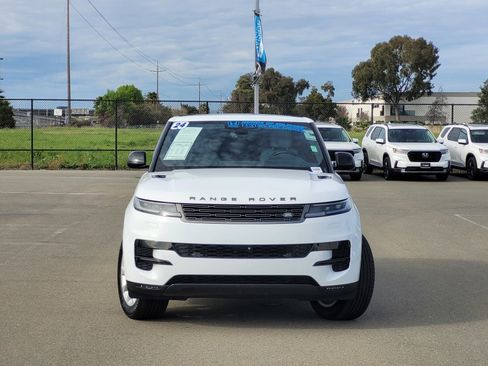 Used 2024 Land Rover Range Rover Sport SE image 2
