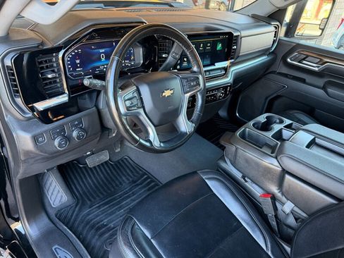 Used 2024 Chevrolet Silverado 2500 LT w/ Convenience Package image 2