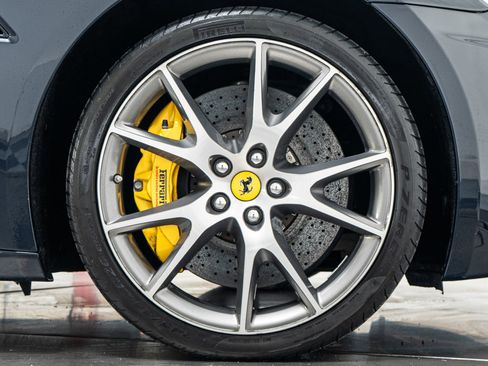 Used 2010 Ferrari California RWD image 49