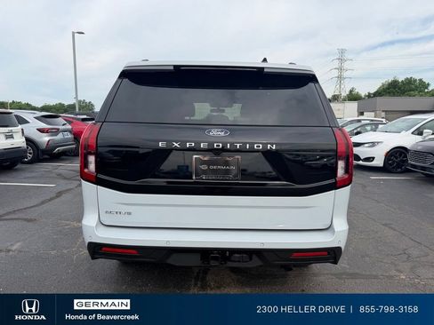 Used 2025 Ford Expedition Active AWD/4WD image 7