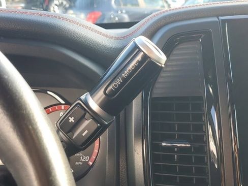 Used 2020 Nissan Titan PRO-4X w/ Pro-4x Convenience Package AWD/4WD image 29