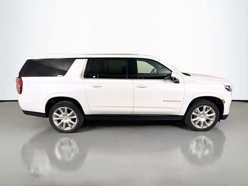 Used 2023 Chevrolet Suburban High Country image 11
