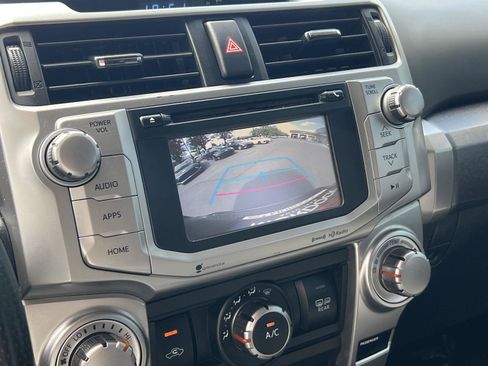 Used 2017 Toyota 4Runner SR5 AWD/4WD image 36