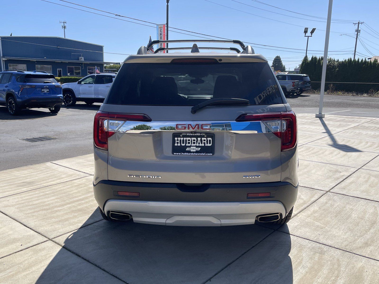 Used 2023 GMC Acadia SLE w/ Driver Convenience Package AWD/4WD image 4