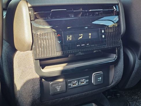 New 2026 Jeep Grand Wagoneer L 4WD image 39