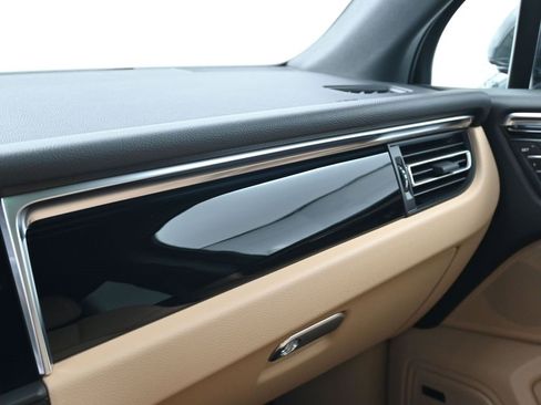 Used 2026 Porsche Macan image 23