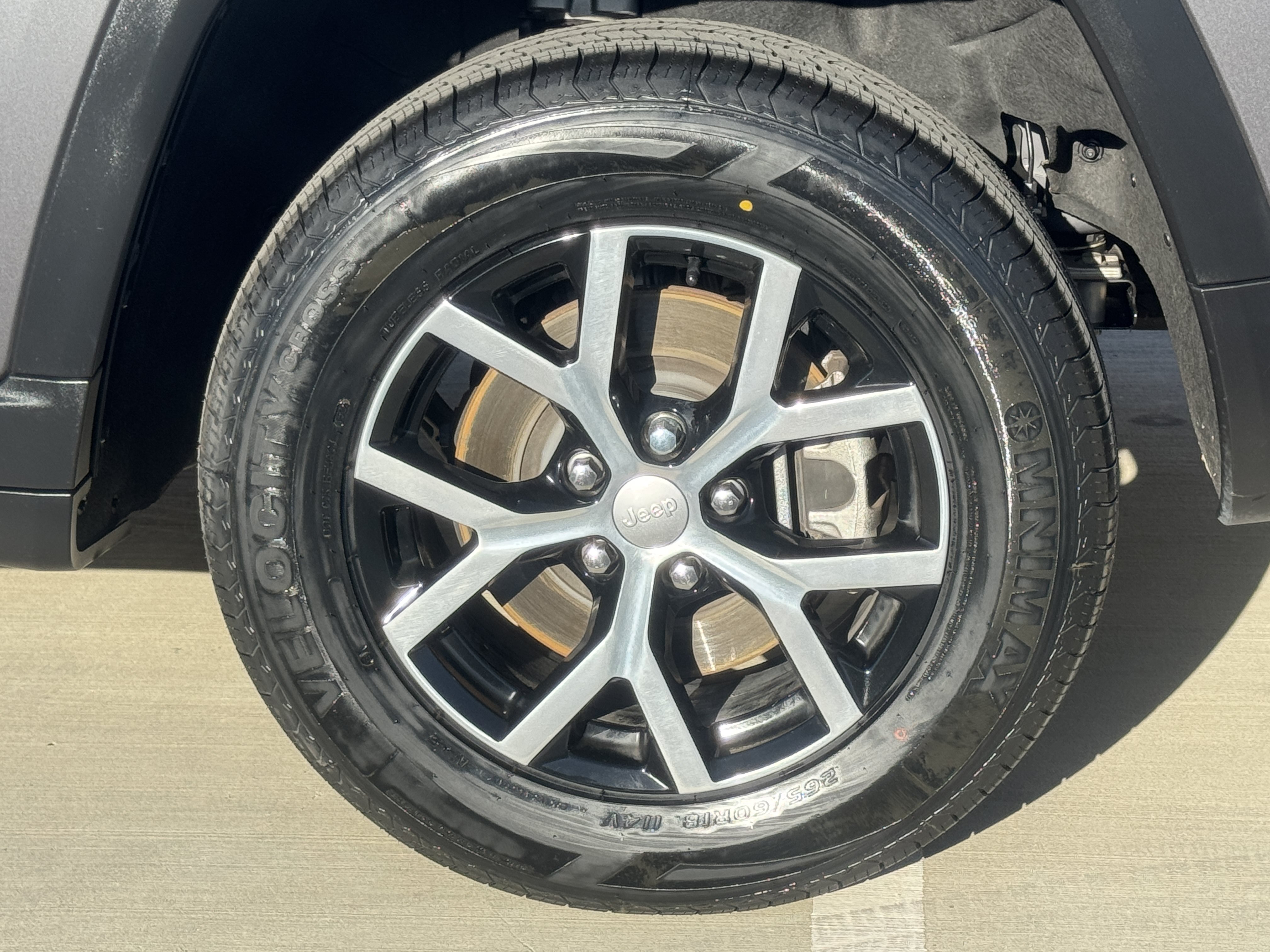 Used 2024 Jeep Grand Cherokee L Limited RWD image 15