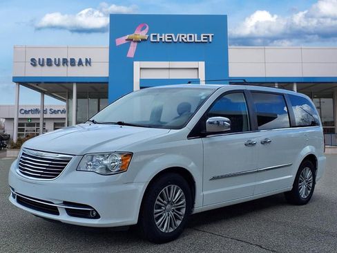 Used 2016 Chrysler Town & Country Touring-L image 1