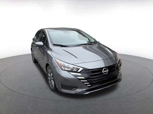 Used 2025 Nissan Versa SV FWD image 3