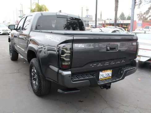 Used 2018 Toyota Tacoma TRD Off-Road image 5