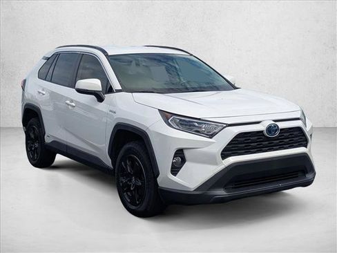 Used 2020 Toyota RAV4 XLE AWD/4WD image 3